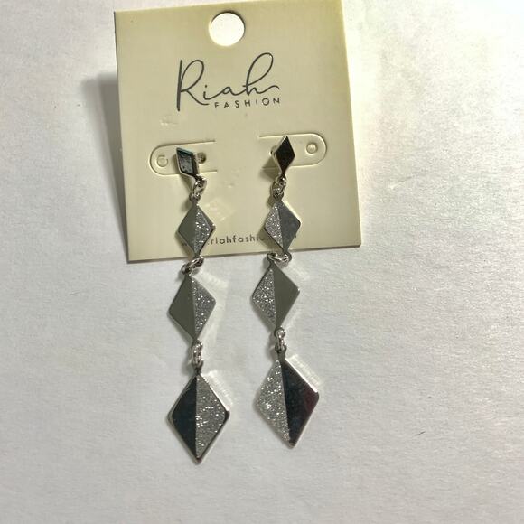 Silver Colored Diamond Shape Dangle Fashion Earrings - Picture 2 of 6